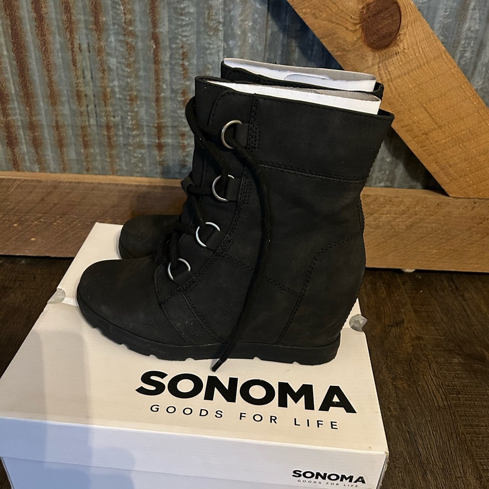Sonoma Black Lace-Up Boots